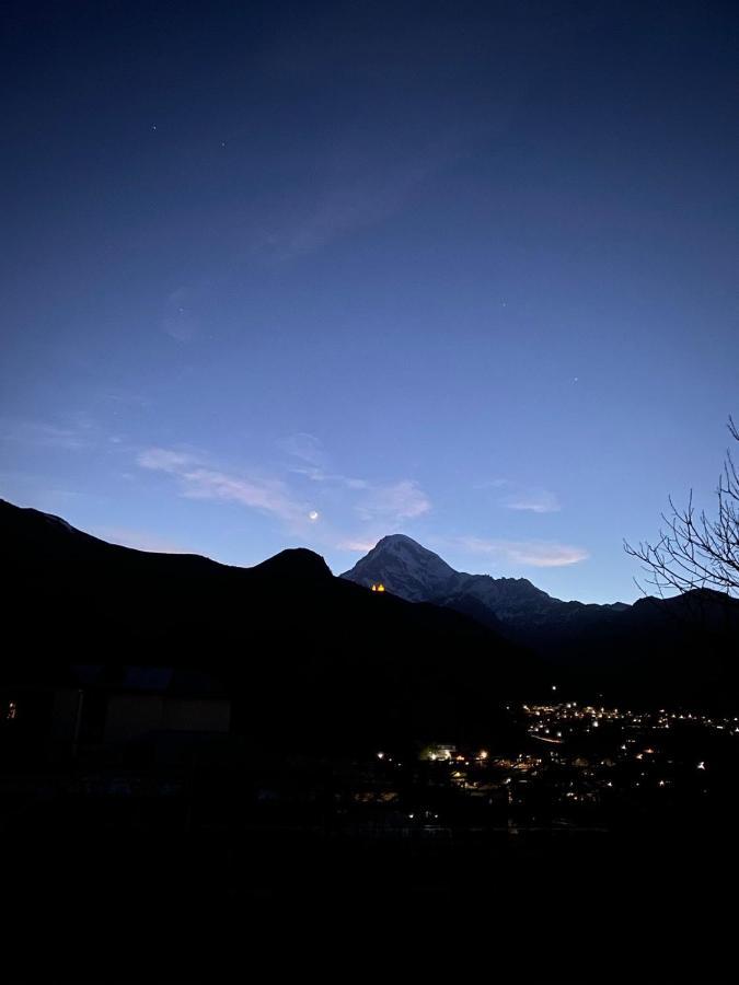 Dato Khetaguri Apartment Kazbegi Bagian luar foto