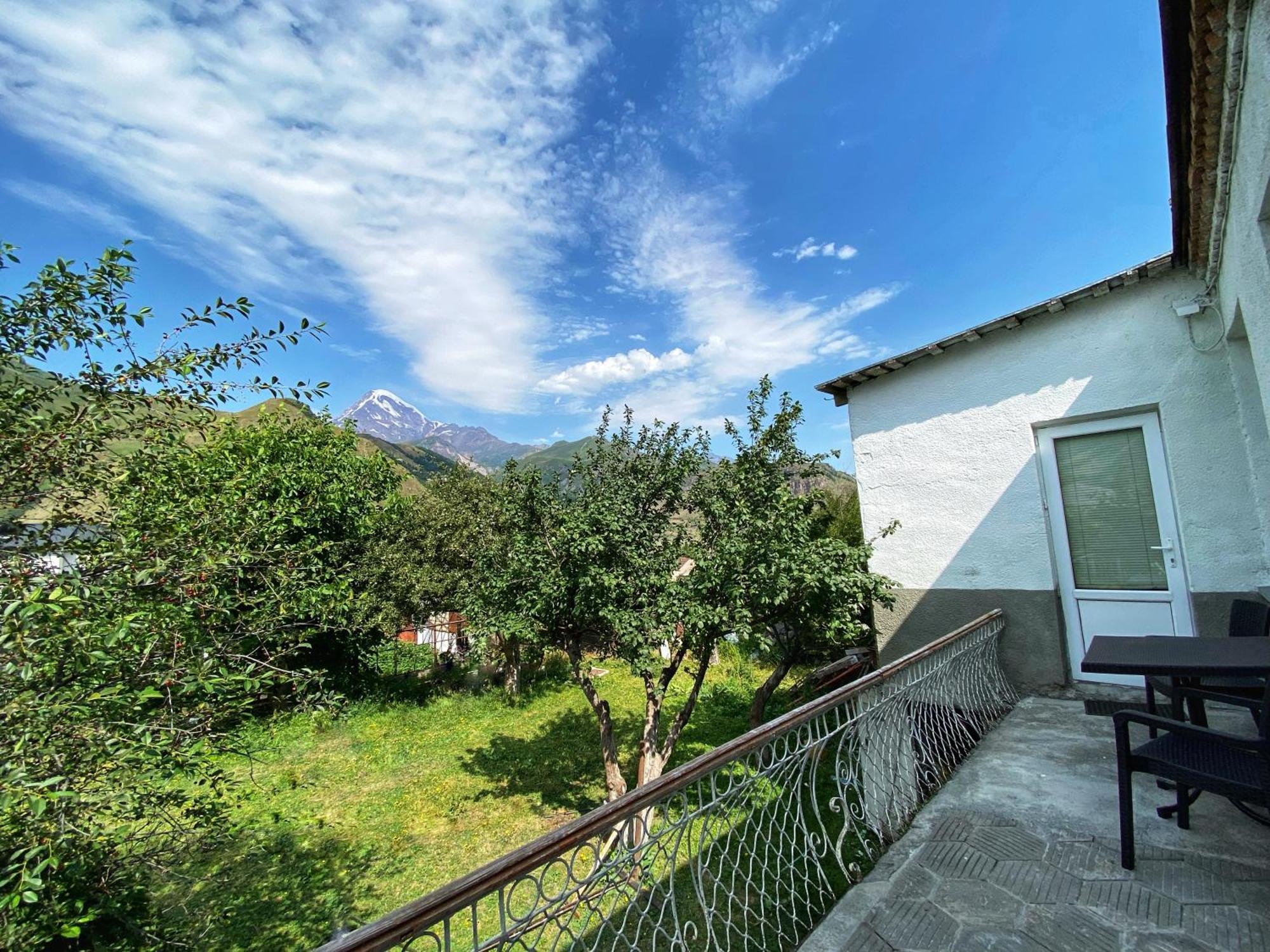 Dato Khetaguri Apartment Kazbegi Bagian luar foto